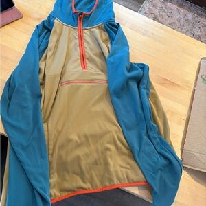Xersion Outdoor Pullover with Blue and Tan